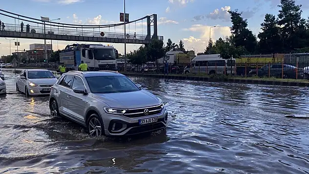 Diyarbakır'da sağanak etkili oldu
