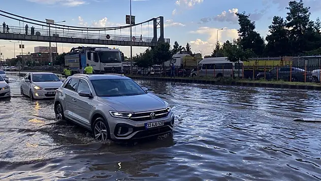 Diyarbakır'da sağanak etkili oldu
