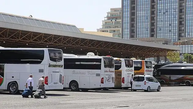 Diyarbakır'da şehirlerarası otobüs şoförleri iş bıraktı!
