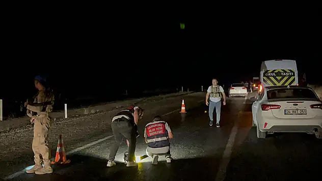 Diyarbakır'da seyir halindeki otomobile uzun namlulu silahlarla ateş açıldı: 6 yaralı
