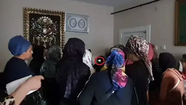 Diyarbakır'da skandal görüntüler!  Randevu sistemi ile çalışan muskacıda, muska 500, dua 250 TL