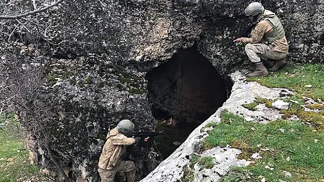 Diyarbakır'da teröristlerin sığınakları imha edildi