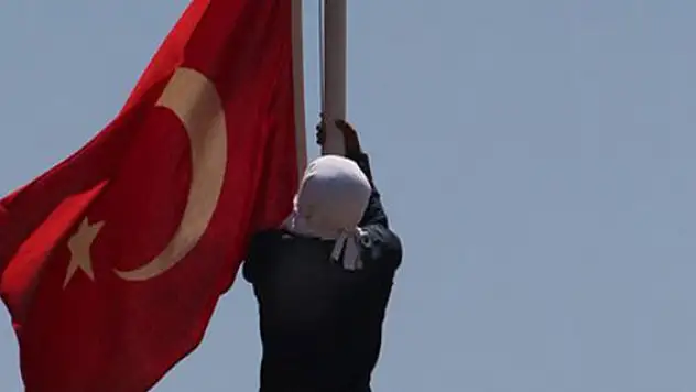 Diyarbakır'da Türk bayrağının indirilmesi davası
