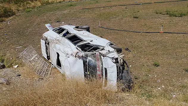 Diyarbakır'da yolcu minibüsü ile kamyonet çarpıştı: 6'sı çocuk 14 yaralı
