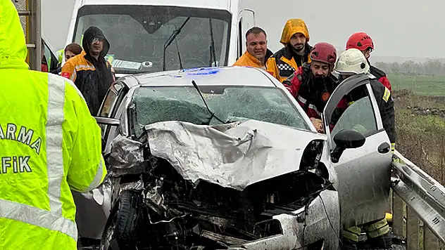 Diyarbakır-Elazığ yolunda otomobil ile minibüs çarpıştı: 3 ölü, 2 ağır yaralı
