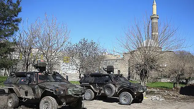 Diyarbakır Valiliği: Sur'da 14 kişi güvenli bölgeye alındı