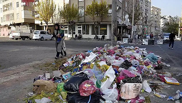 Diyarbakır ve Şırnak'ta belediye hizmetlerinde aksama