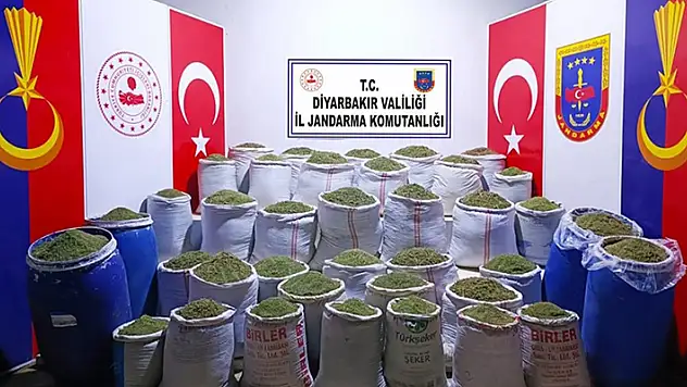 Diyarbakır'da 1 ton 319 kilogram esrar ele geçirildi
