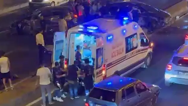 Diyarbakır'da 3 otomobilin karıştığı zincirleme kazada 8 kişi yaralandı
