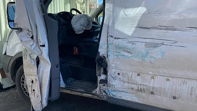 Diyarbakır'da 4 aracın karıştığı kazada 13 kişi yaralandı
