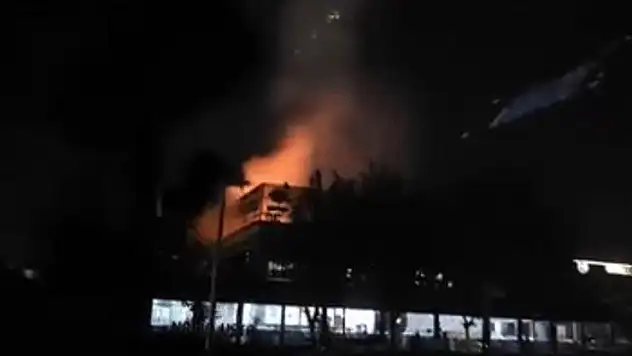 Diyarbakır'da bir restoranda yangın: 2 kişi dumandan etkilendi