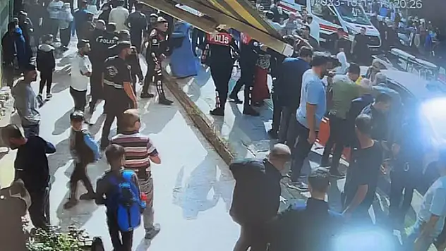 Diyarbakır'da çocukların okuldaki kavgasına aileler karıştı, ortalık kan gölüne döndü
