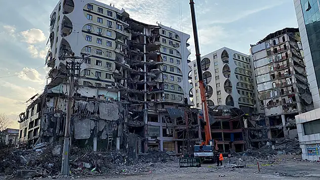 Diyarbakır'da hasarlı yapıların yıkım işlemlerinin durdurulmasına karar verildi

