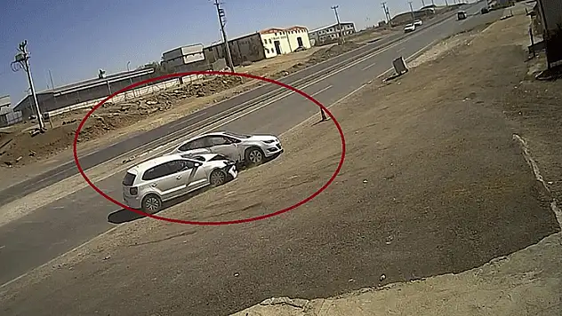 Diyarbakır'da iki otomobil çarpıştı: 4 yaralı