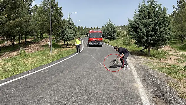 Diyarbakır'da lastiği fırlayan otomobil takla attı: 3 yaralı
