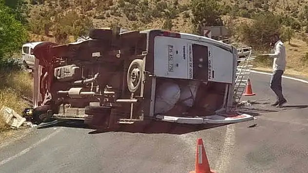 Diyarbakır'da minibüs devrildi: 10 yaralı
