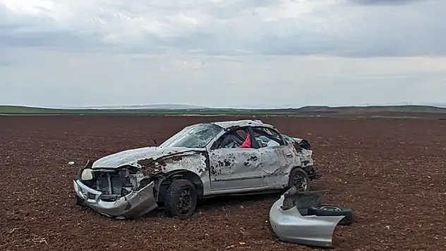 Diyarbakır'da otomobil şarampole savruldu: 2'si çocuk, 4 yaralı
