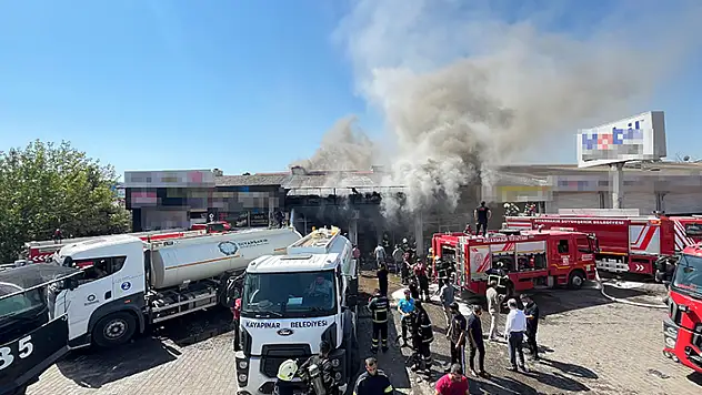 Diyarbakır'da otomobil yedek parça dükkanında yangın
