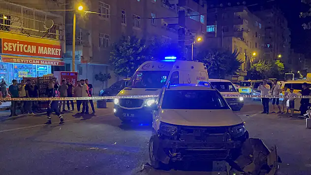 Diyarbakır'da otomobilin çarparak yaraladığı 2 yayanın yakınları, sürücü ve yanındakilere tabanca ile saldırdı
