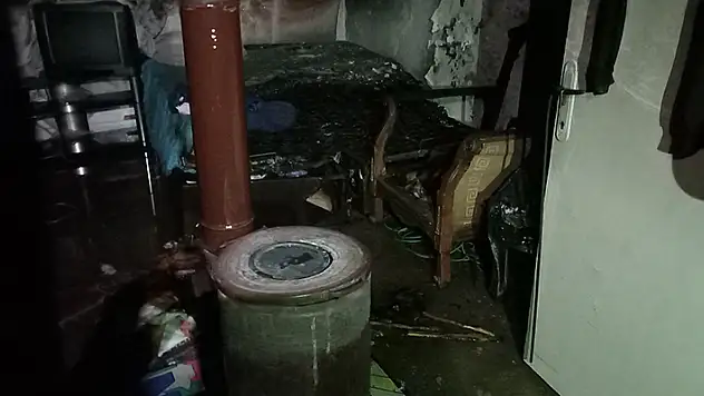 Diyarbakır'da sobadan çıkan kıvılcımla çıkan yangında 6 kişi dumandan etkilendi

