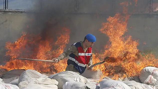 Diyarbakır'da son 2 yılda ele geçirilen 20 ton esrar imha edildi