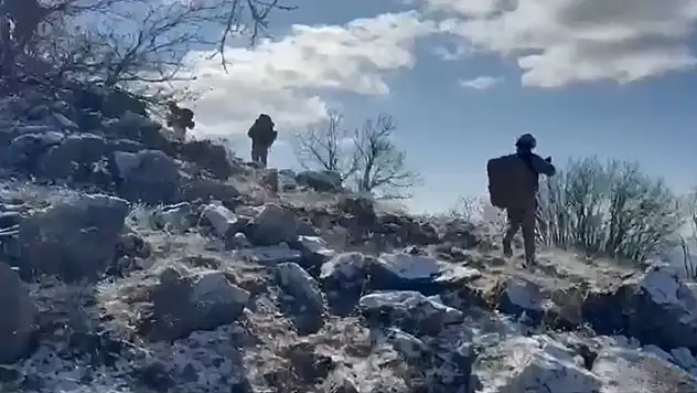 Diyarbakır'da teröristlerin kullandığı 10 sığınak ve 2 mağara imha edildi

