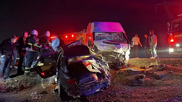 Diyarbakır'da zincirleme trafik kazasında 4 kişi öldü, 13 kişi yaralandı