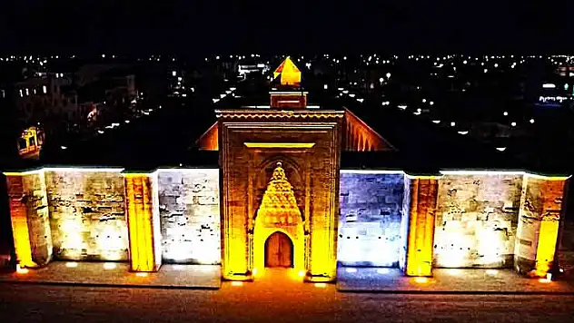 Dizi ve film yapımcılarının ilgisi tarihi Sultanhanı Kervansarayı'nın tanıtımına katkı sağlayacak