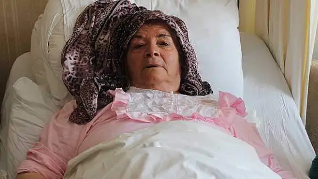Dizlerine takılan protezle sağlığına kavuştu