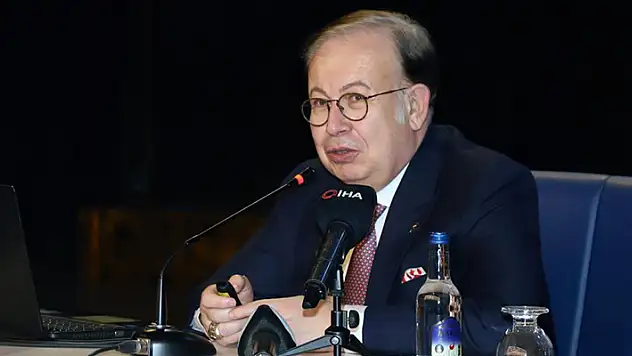 Doç. Dr. Cihat Yaycı Konya'da konuştu: Yunanistan'a devredilen 23 adanın egemenlik devir şartı ortadan kalktı

