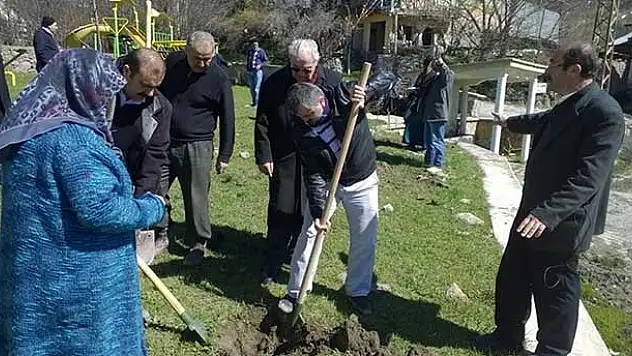 Doğanşar'da fidan dikme şenliği