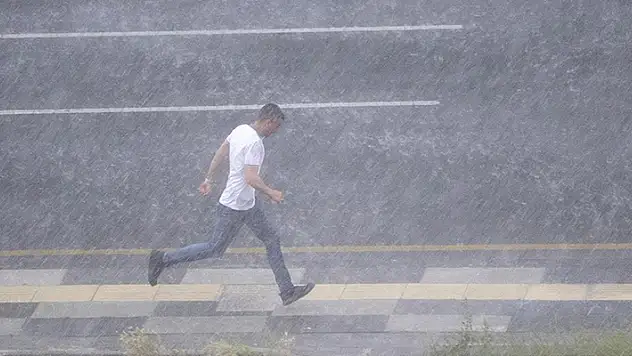 Doğu illeri için fırtına, Doğu Karadeniz'in kıyı kesimi için kuvvetli yağış uyarısı
