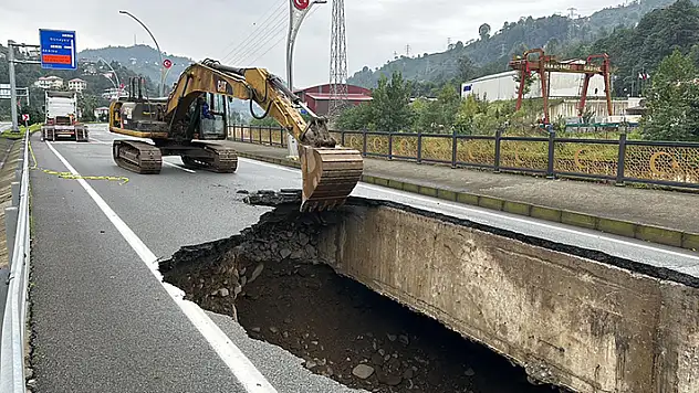 Doğu Karadeniz'de sağanak dereler taştı, heyelanlar oluştu, yollar kapandı

