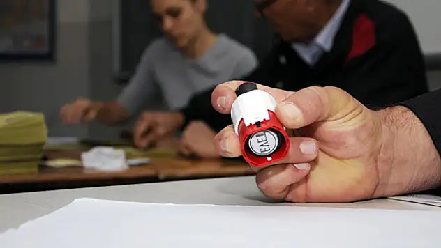 Doğuda sandıklar kapandı