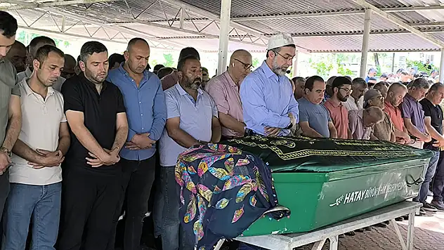 Doğum esnasında genç kadın vefat etti, evladı yaşama tutundu