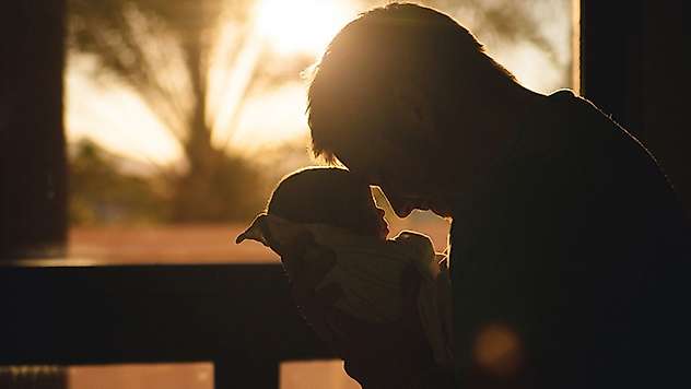Doğum sonrası babalarda da depresyon gözlenebiliyor
