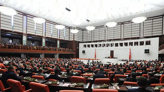 Dokunulmazlık oylamasında 2. madde kabul edildi