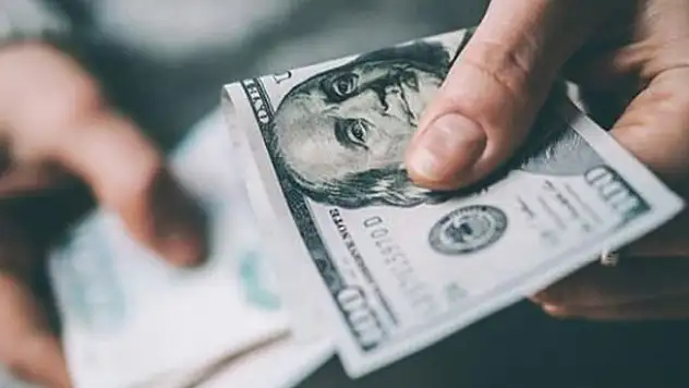 Dolar 2 ayın en düşük seviyesine geriledi