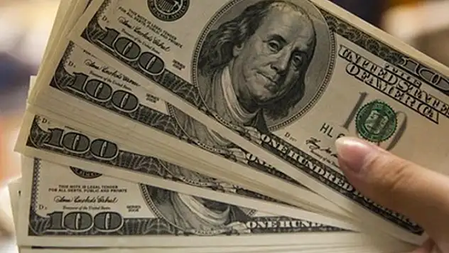 Dolar çıldırdı! Tüm zamanların rekorunu kırarak 8.85'ü aştı! Merkez Bankası faiz indirmişti
