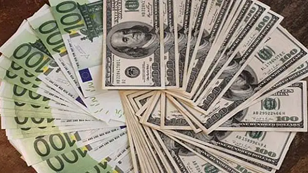 Dolar, Euro ve Sterlin çıldırdı! Döviz piyasası rekor üstüne rekor kırıyor