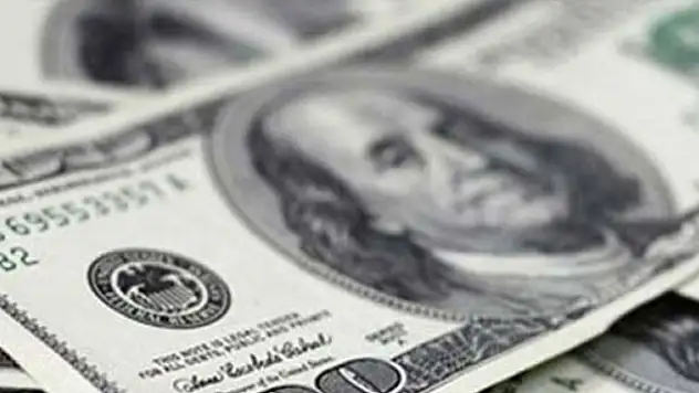 Dolar güne 3,83'le başladı