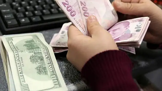 Dolar rekorunu 3,06'nın üzerine taşıdı