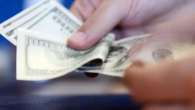 Dolar ve euro haftaya nasıl başladı?