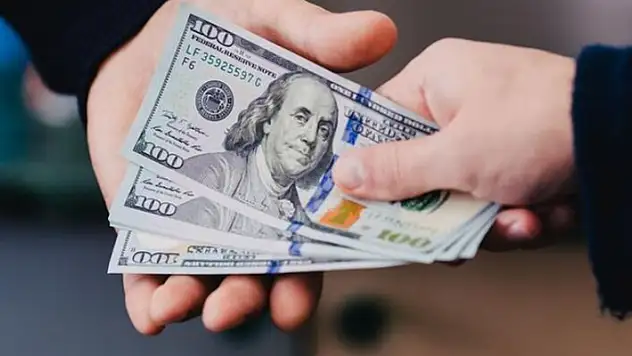 Dolar ve euro haftaya rekorla başladı
