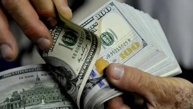 Dolarda düşüş devam ediyor! İşte ilk rakamlar...