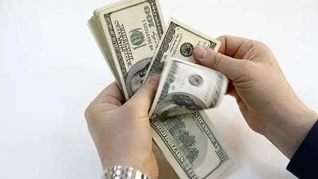 Dolarda düşüş sürüyor! İşte ilk rakamlar