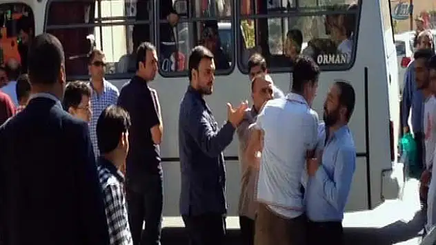 Dolmuş şoförü ile vatandaş tekme tokat kavga etti