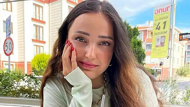 Domuza çarpan otomobil takla attı: Eczacı Begüm öldü, 3 yakını yaralı

