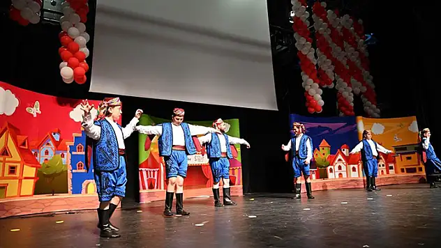 Dönem sonu etkinliğinde SOBE öğrencileri sahne aldı
