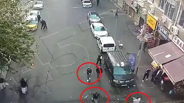 Döner bıçağıyla soyguna girdiği fırında 3 kişiyi yaralayan şüpheli, bacağından vurulup yakalandı 